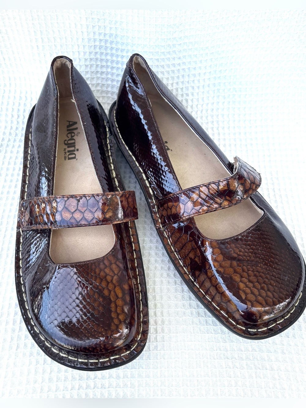 Alegria Women’s Brown Leather  Mary Jane Flats with Snakeskin Texture comfort 40